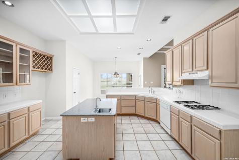 632 Lake Valley La Vernia TX 78121