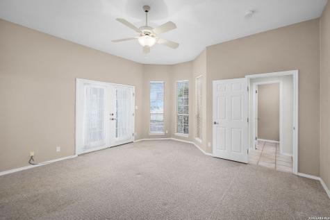 632 Lake Valley La Vernia TX 78121