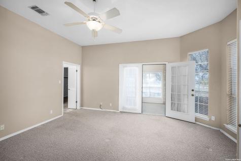 632 Lake Valley La Vernia TX 78121