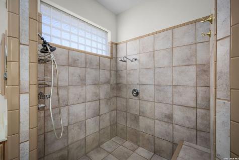 632 Lake Valley La Vernia TX 78121