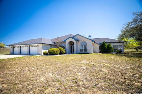632 Lake Valley La Vernia TX 78121