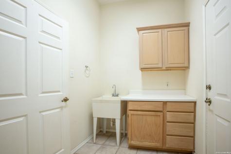 632 Lake Valley La Vernia TX 78121