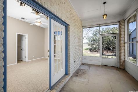 632 Lake Valley La Vernia TX 78121