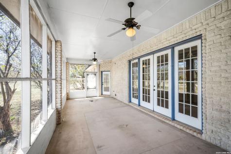 632 Lake Valley La Vernia TX 78121