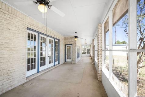 632 Lake Valley La Vernia TX 78121