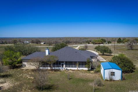 632 Lake Valley La Vernia TX 78121