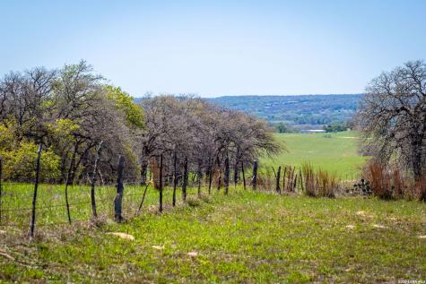 632 Lake Valley La Vernia TX 78121
