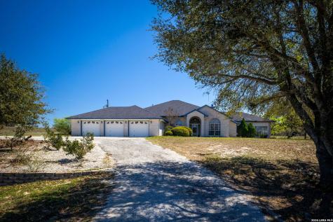632 Lake Valley La Vernia TX 78121