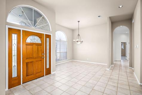 632 Lake Valley La Vernia TX 78121