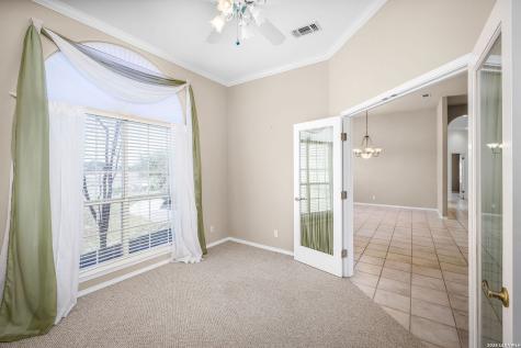632 Lake Valley La Vernia TX 78121