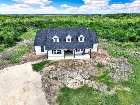 618 Private Road 5769 Castroville TX 78009