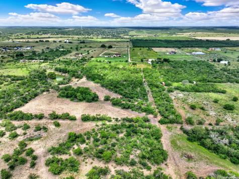 618 Private Road 5769 Castroville TX 78009
