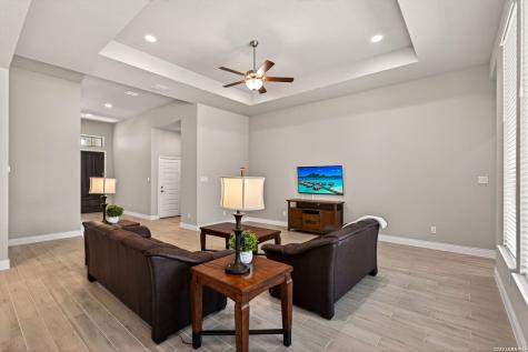 477 Vamanos Boerne TX 78006