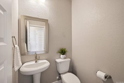 477 Vamanos Boerne TX 78006