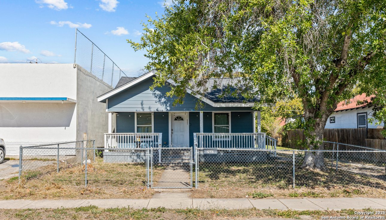 2537 W Southcross San Antonio TX 78211