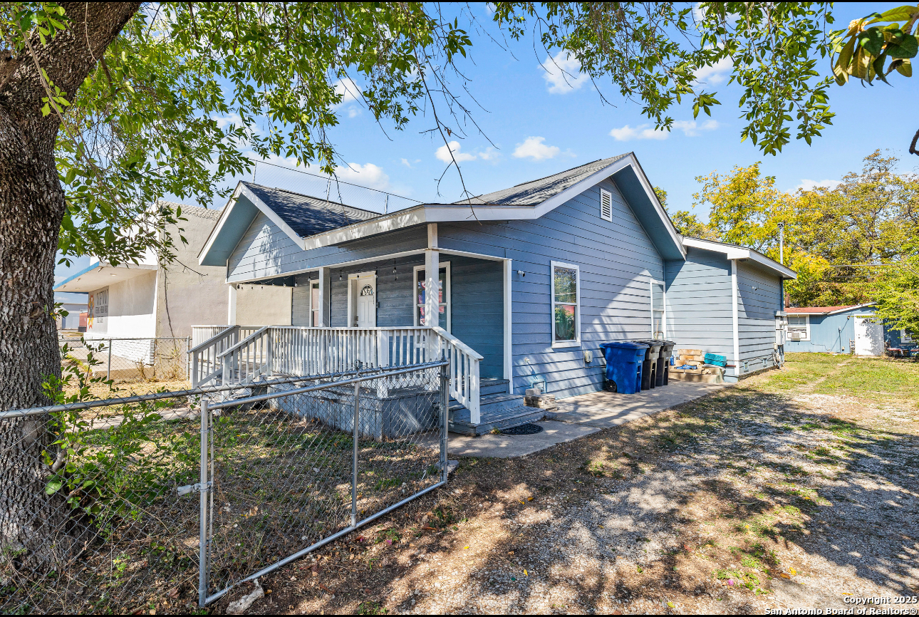 2537 W Southcross San Antonio TX 78211