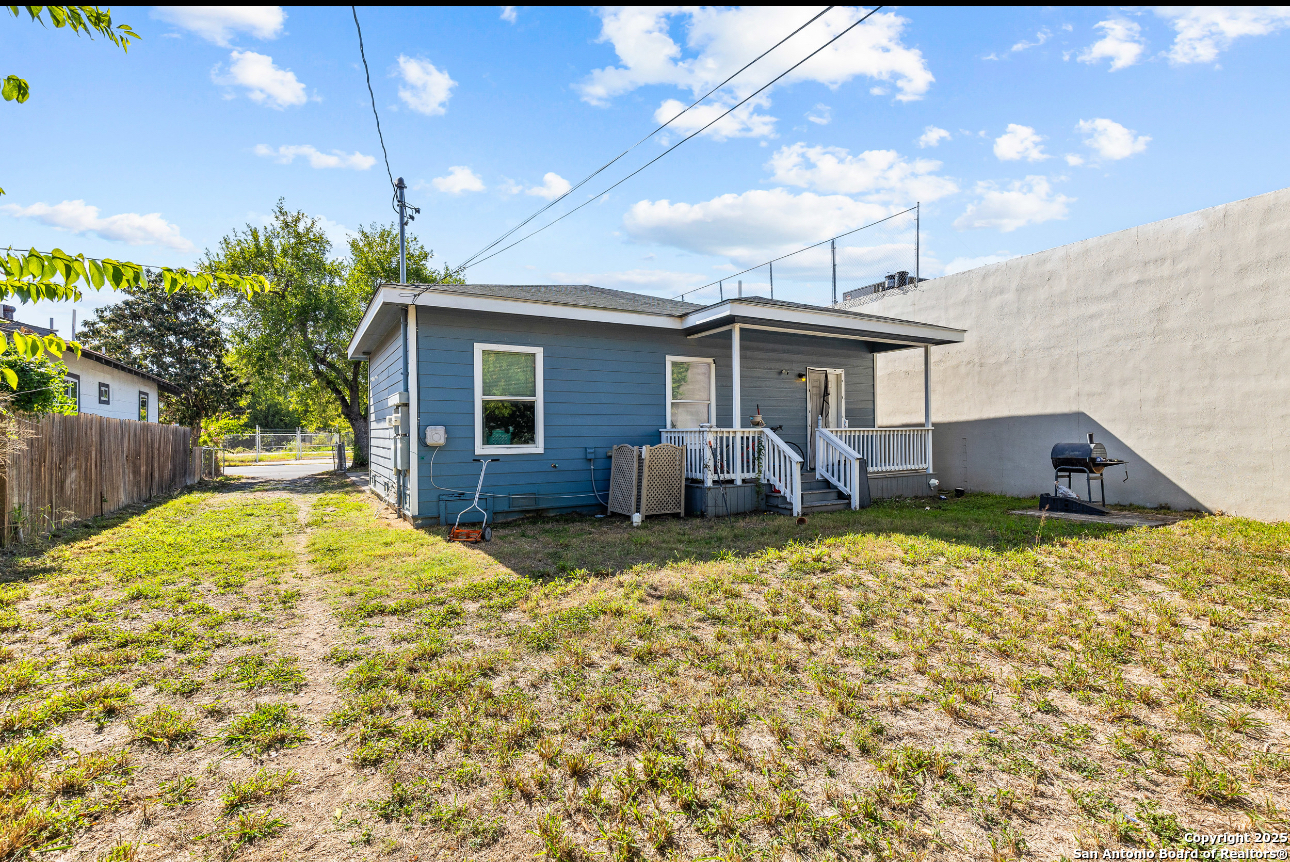 2537 W Southcross San Antonio TX 78211