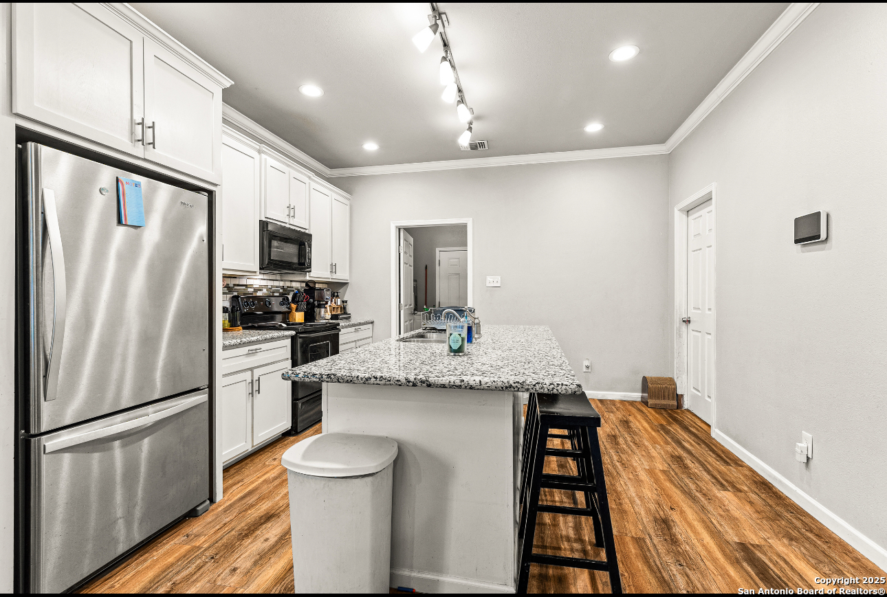 2537 W Southcross San Antonio TX 78211