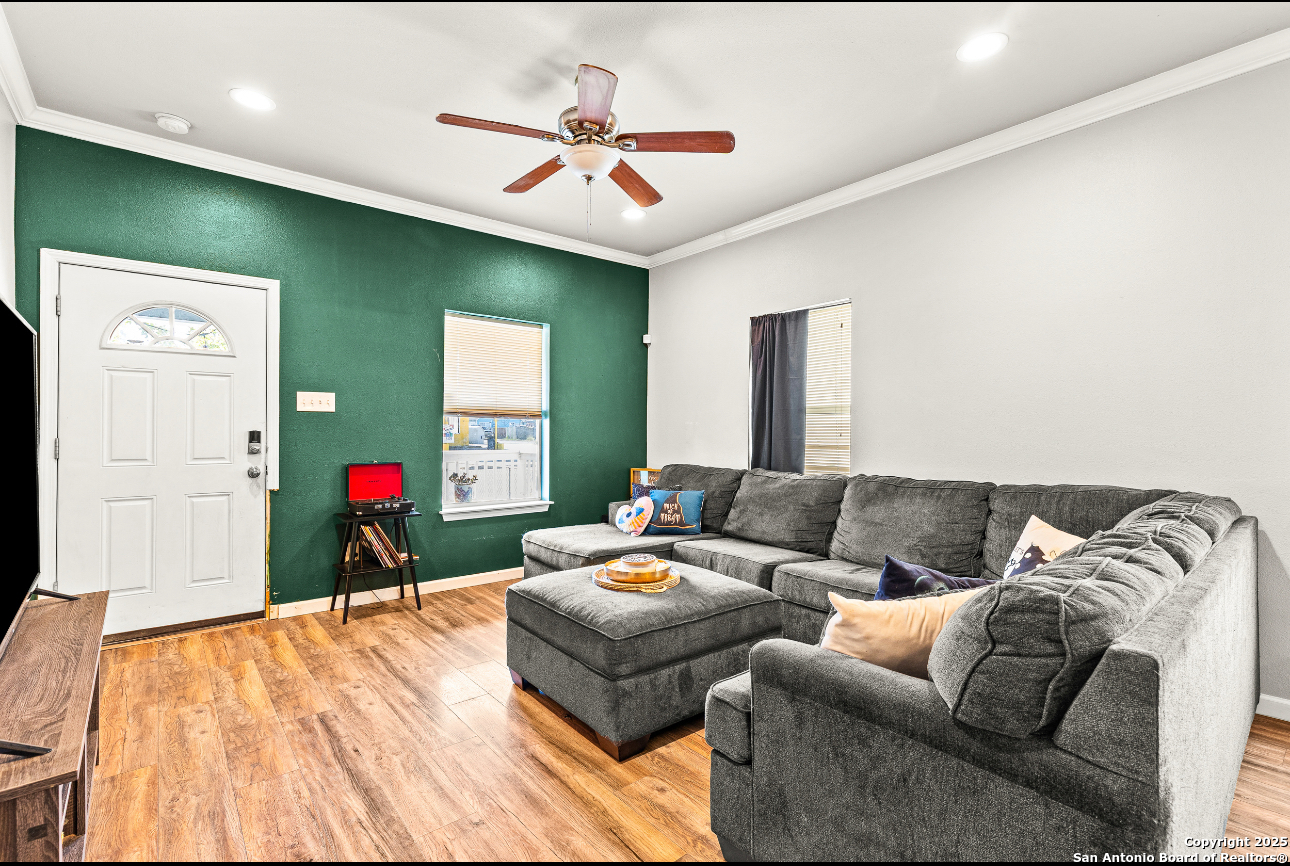 2537 W Southcross San Antonio TX 78211