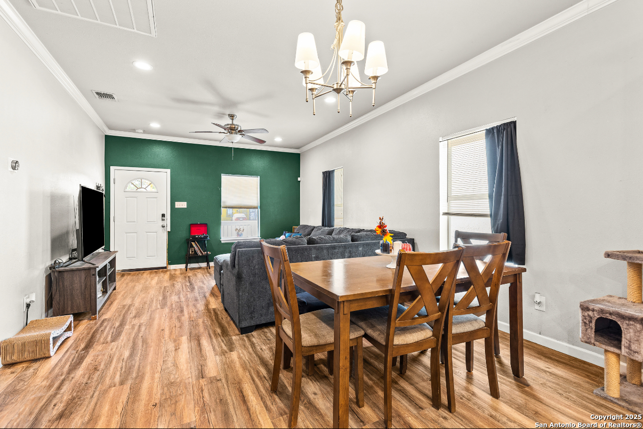 2537 W Southcross San Antonio TX 78211