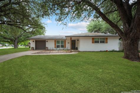 1120 Maia Street Pleasanton TX 78064