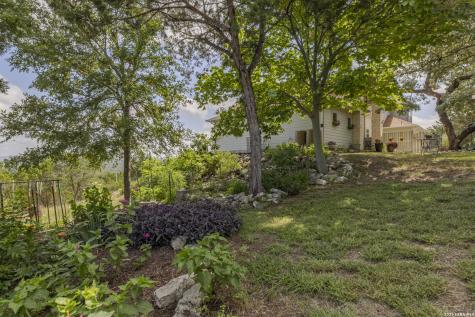 1114 Lakepark Drive Lakehills TX 78063