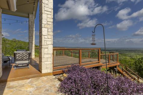 1114 Lakepark Drive Lakehills TX 78063