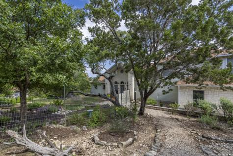 1114 Lakepark Drive Lakehills TX 78063