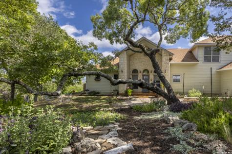 1114 Lakepark Drive Lakehills TX 78063