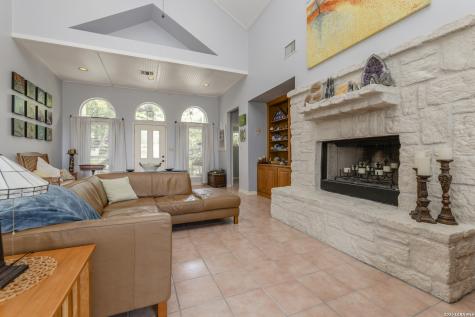 1114 Lakepark Drive Lakehills TX 78063
