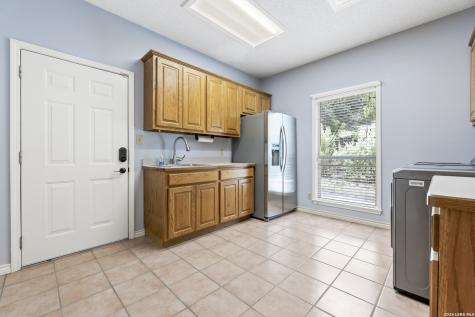 1114 Lakepark Drive Lakehills TX 78063