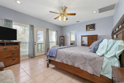 1114 Lakepark Drive Lakehills TX 78063