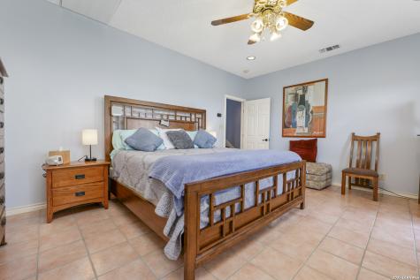 1114 Lakepark Drive Lakehills TX 78063