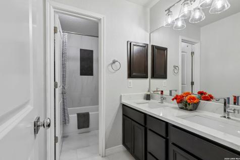 25615 Lakota Winter San Antonio TX 78261