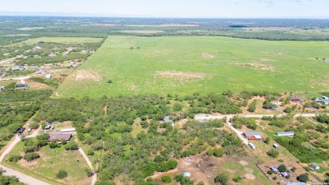 160 County Road 2664 Devine TX 78016