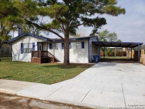 1811 B Street Floresville TX 78114