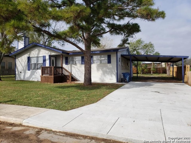 1811 B Street Floresville TX 78114