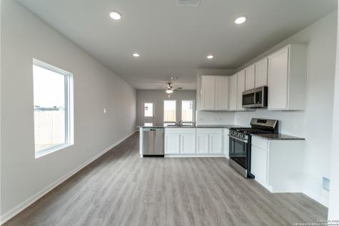 6609 Cibolo Springs Converse TX 78109