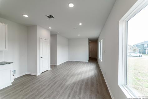 6609 Cibolo Springs Converse TX 78109
