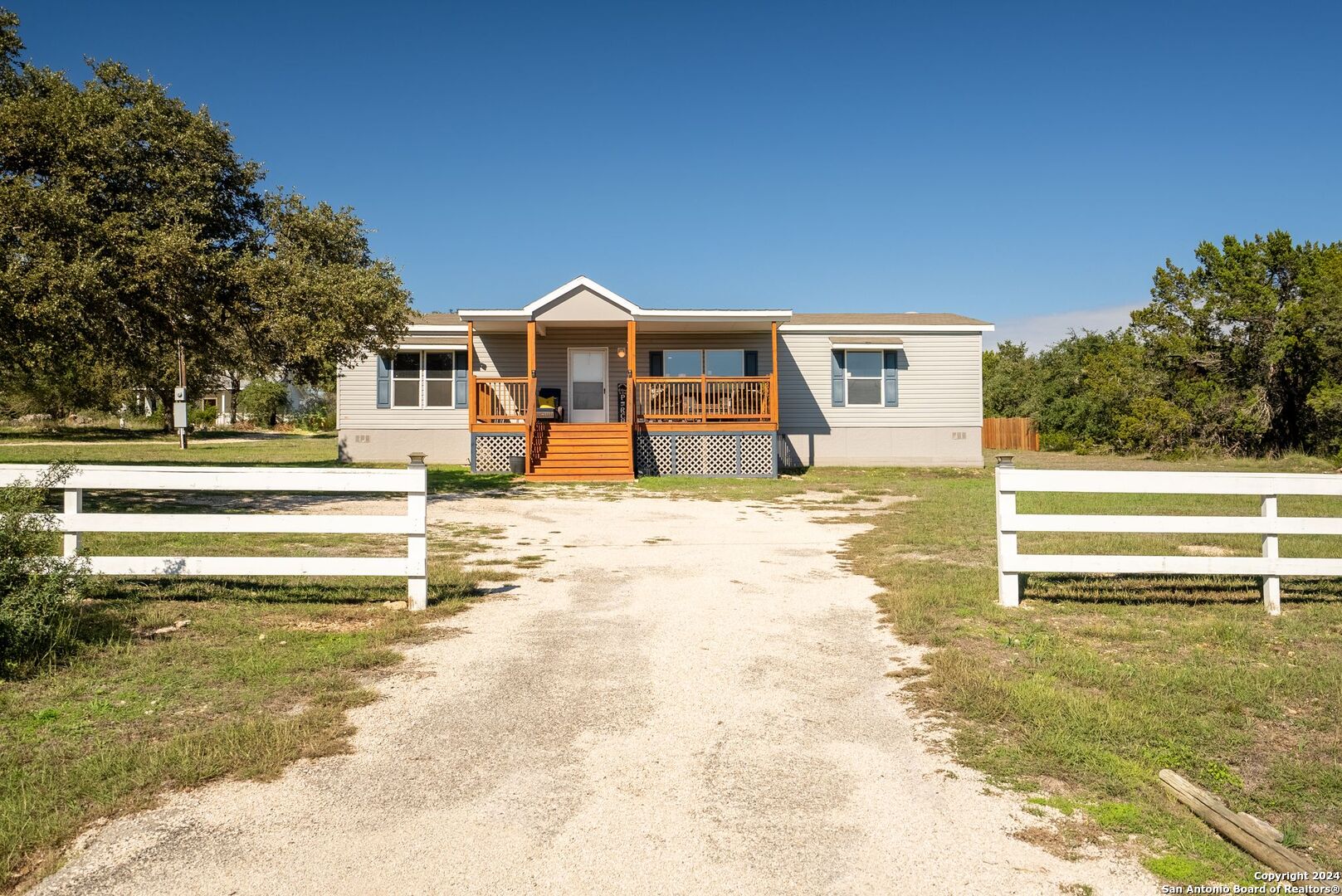 873-879 Lonesome Trail Driftwood TX 78619