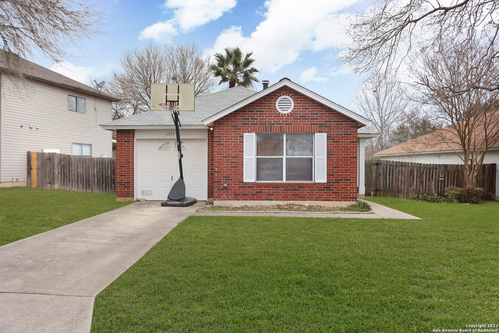6811 Honeyridge Lane San Antonio TX 78239