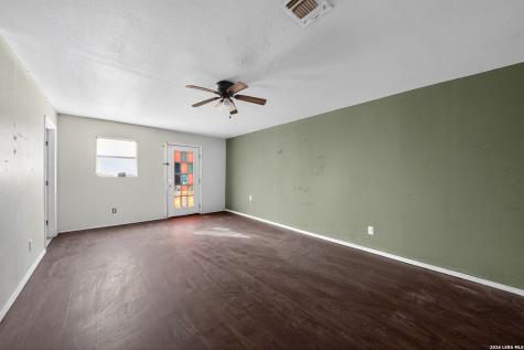 761 Avenue F Poteet TX 78065