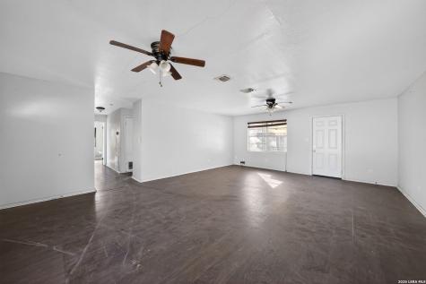 761 Avenue F Poteet TX 78065