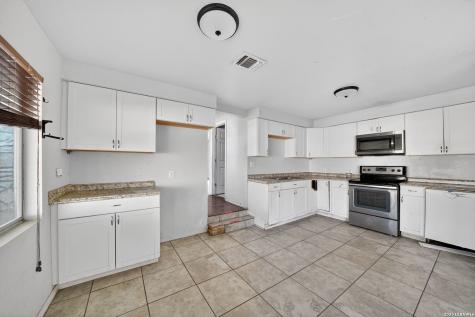 761 Avenue F Poteet TX 78065