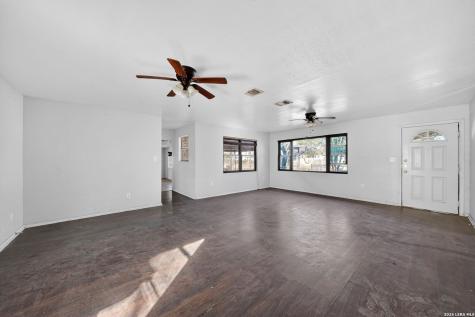 761 Avenue F Poteet TX 78065