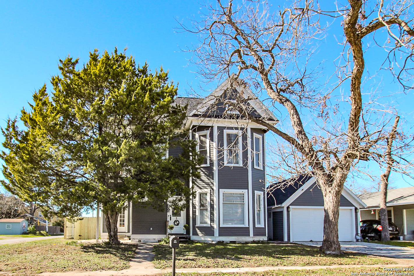 400 N Bowie Street Seguin TX 78155