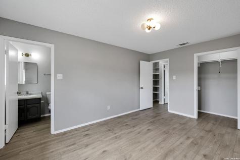 2822 Meadow River Street San Antonio TX 78251