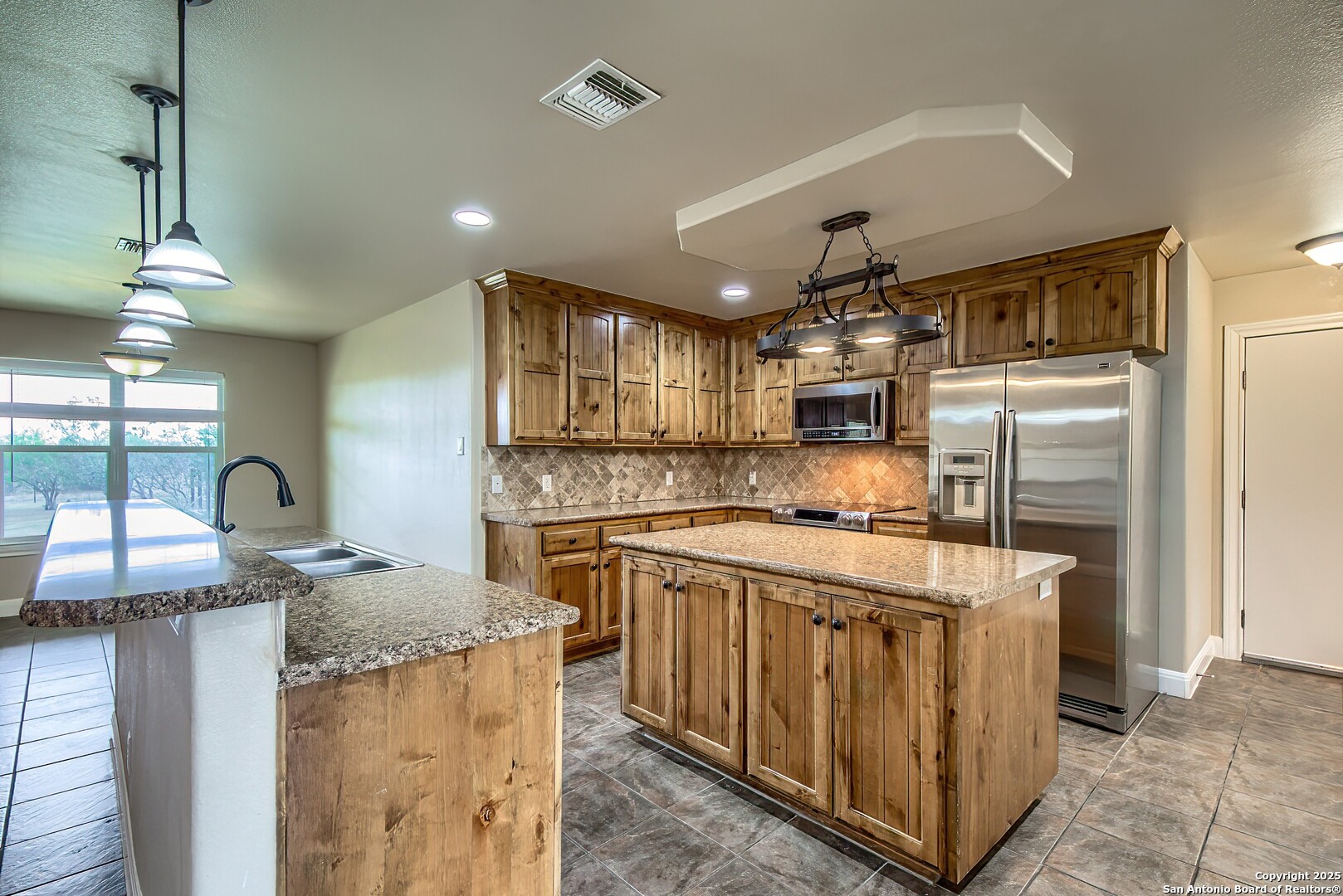123 Colette Marion TX 78124