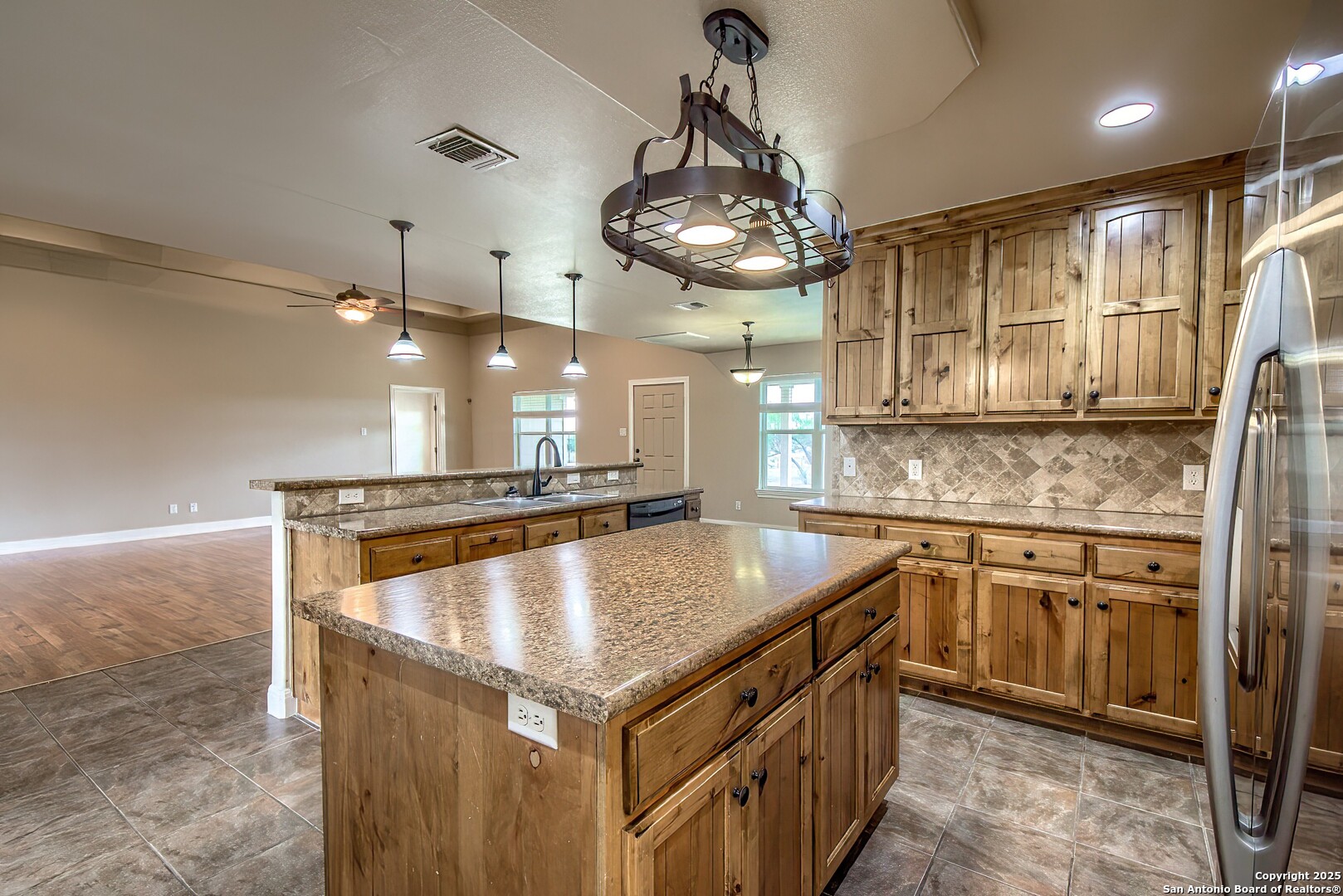 123 Colette Marion TX 78124
