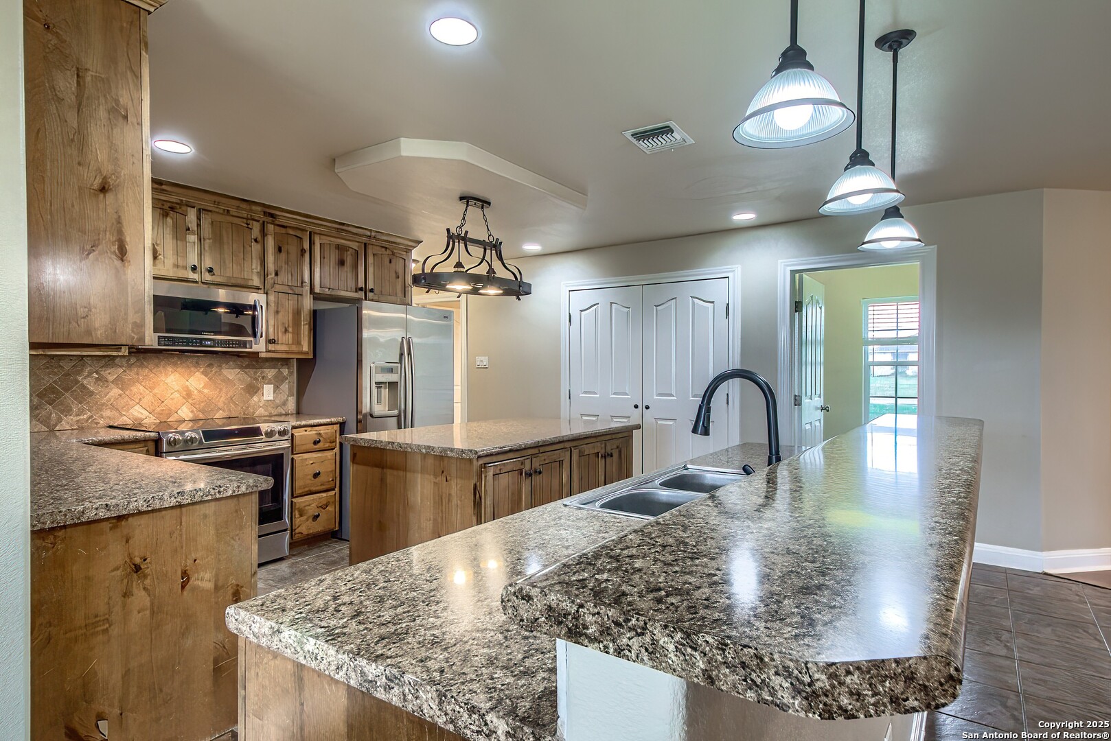 123 Colette Marion TX 78124